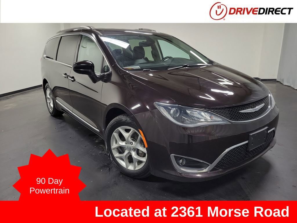 Used 2017 Chrysler Pacifica Touring-L w/ Tire & Wheel Group image 1