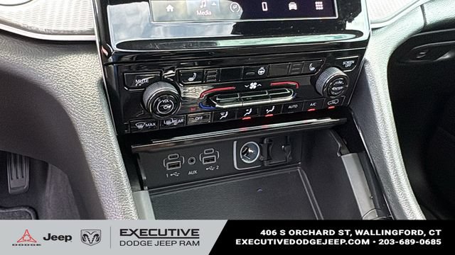 Used 2023 Jeep Grand Cherokee L Laredo AWD/4WD image 17