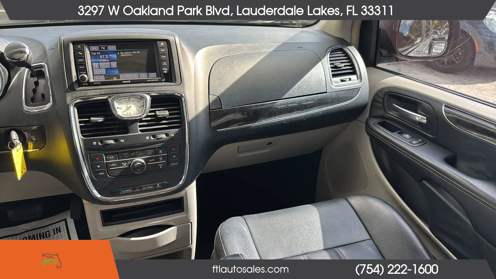 Used 2013 Chrysler Town & Country Touring image 31