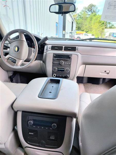 Used 2011 Chevrolet Avalanche LT w/ Suspension Package, Off-Road image 10