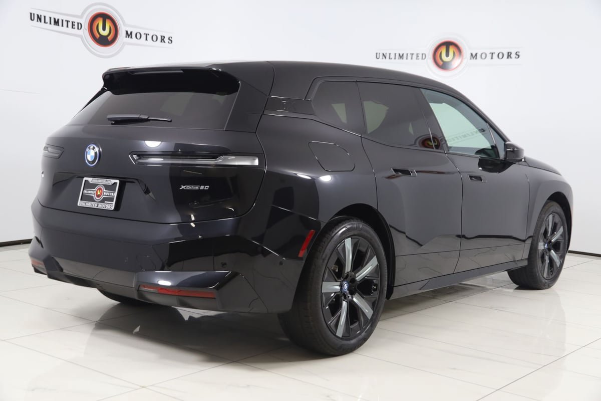 Used 2023 BMW iX xDrive50 w/ Sport Package AWD/4WD image 3