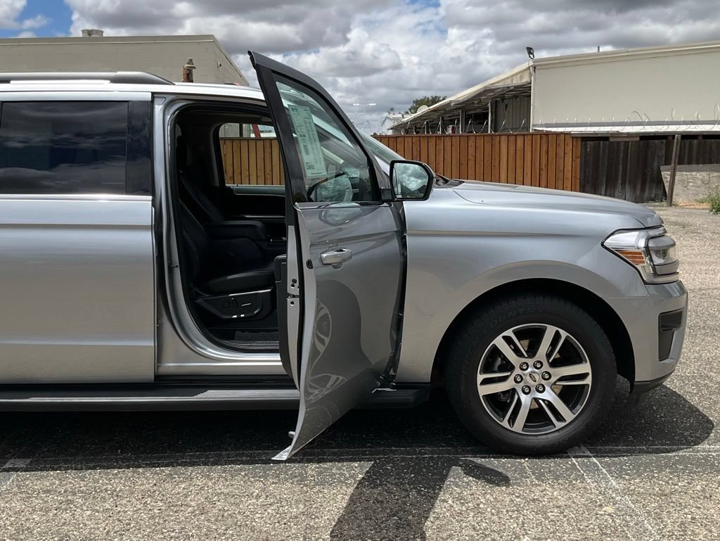 Used 2024 Ford Expedition Max XLT AWD/4WD image 37