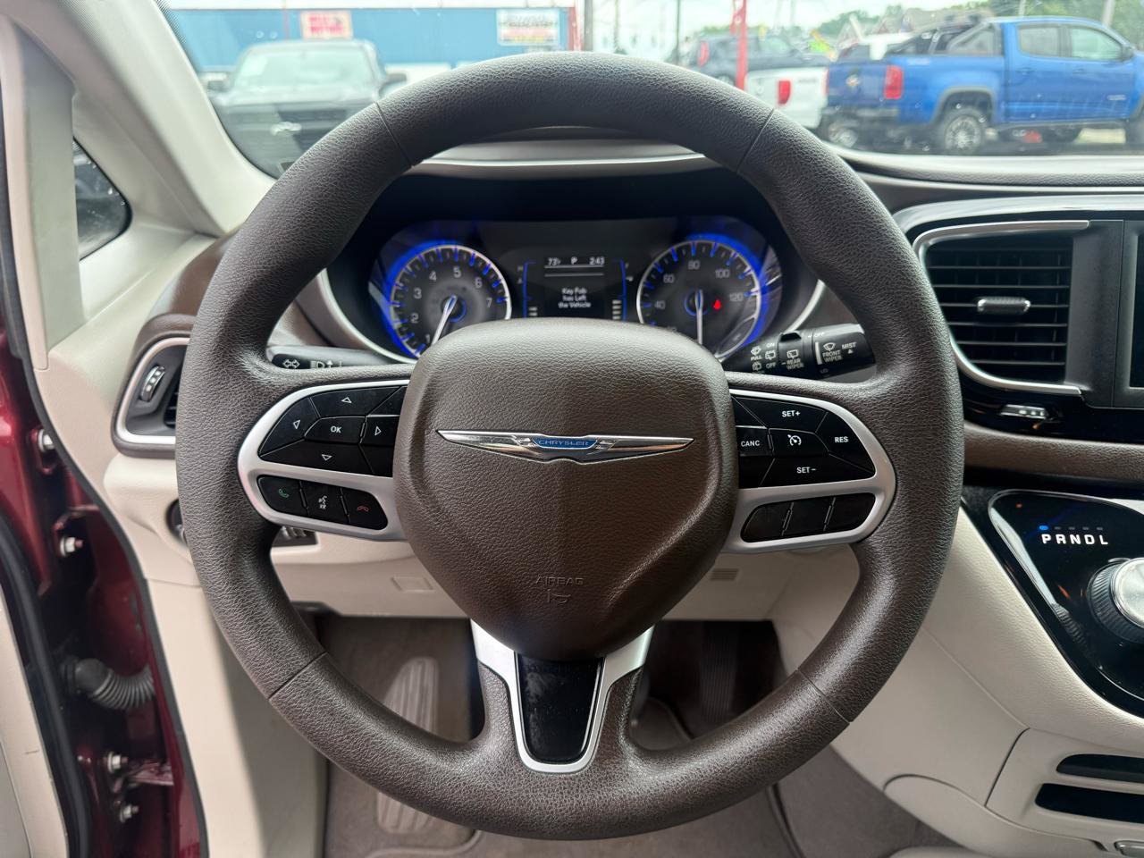 Used 2018 Chrysler Pacifica L FWD image 19