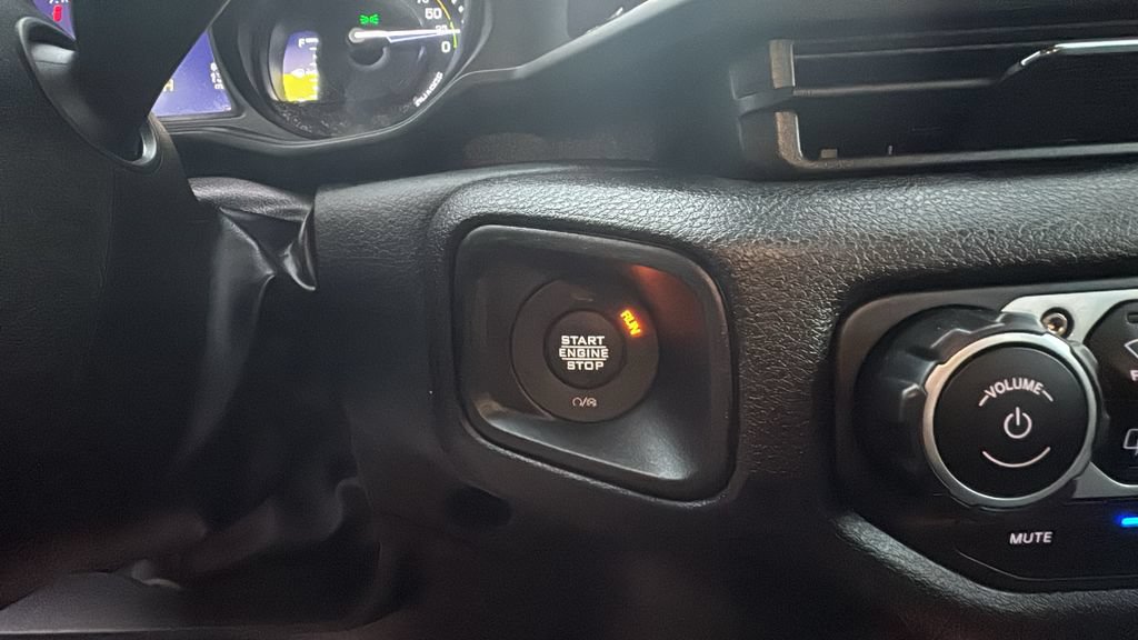 Used 2024 Jeep Wrangler Unlimited AWD/4WD image 15