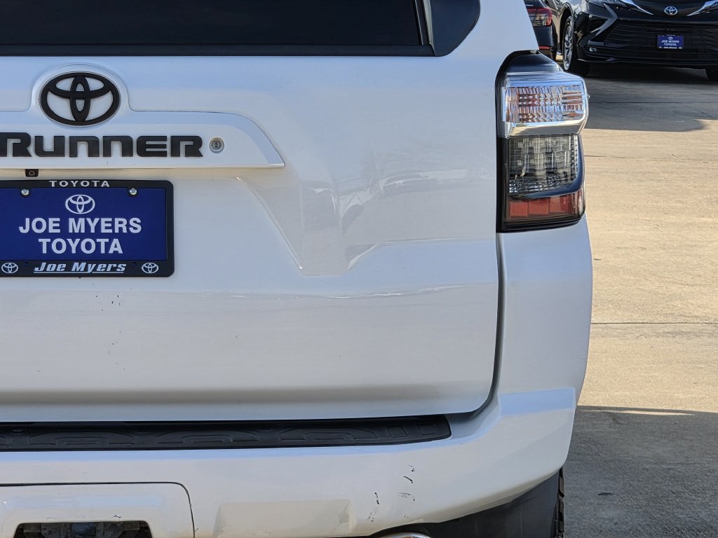 Used 2017 Toyota 4Runner SR5 RWD image 9
