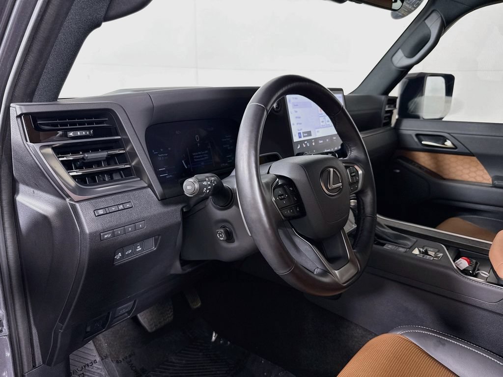 Used 2024 Lexus GX 550 w/ Accessory Package (Z1) AWD/4WD image 9