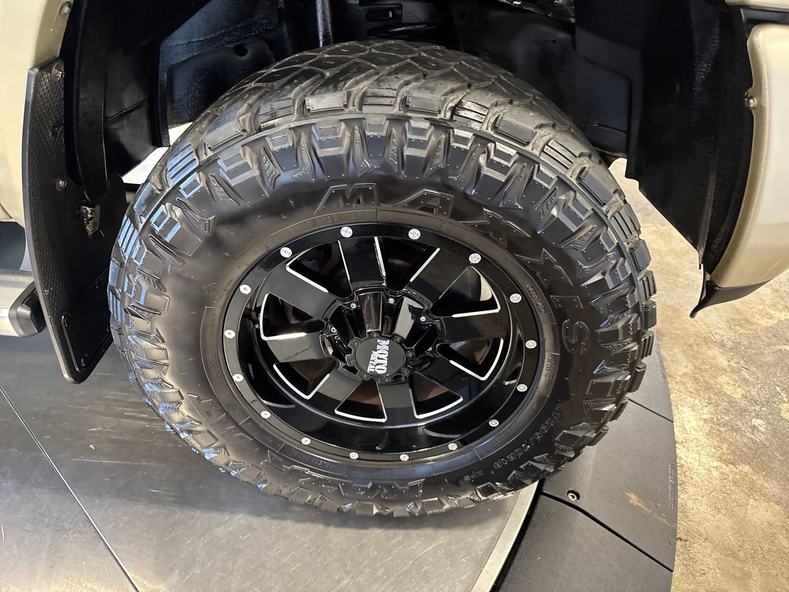 Used 2015 RAM 3500 Laramie Longhorn AWD/4WD image 9