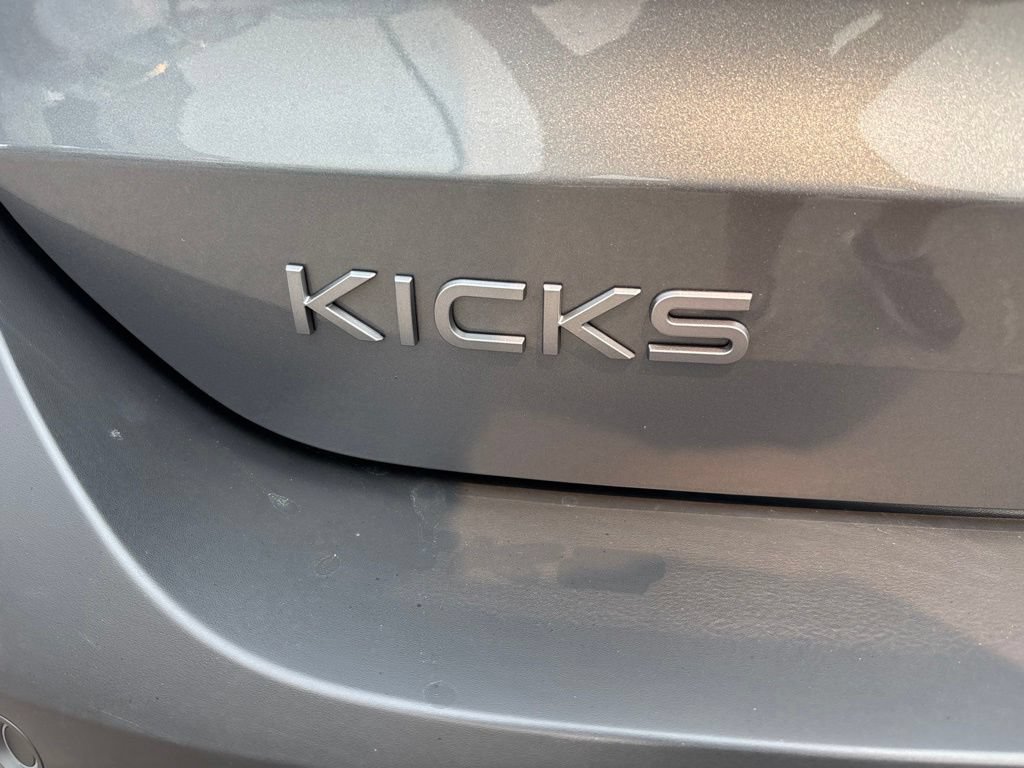 Used 2025 Nissan Kicks SV AWD/4WD image 15