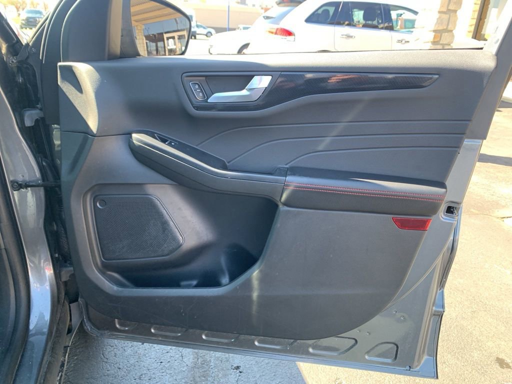 Used 2025 Ford Escape ST-Line image 17