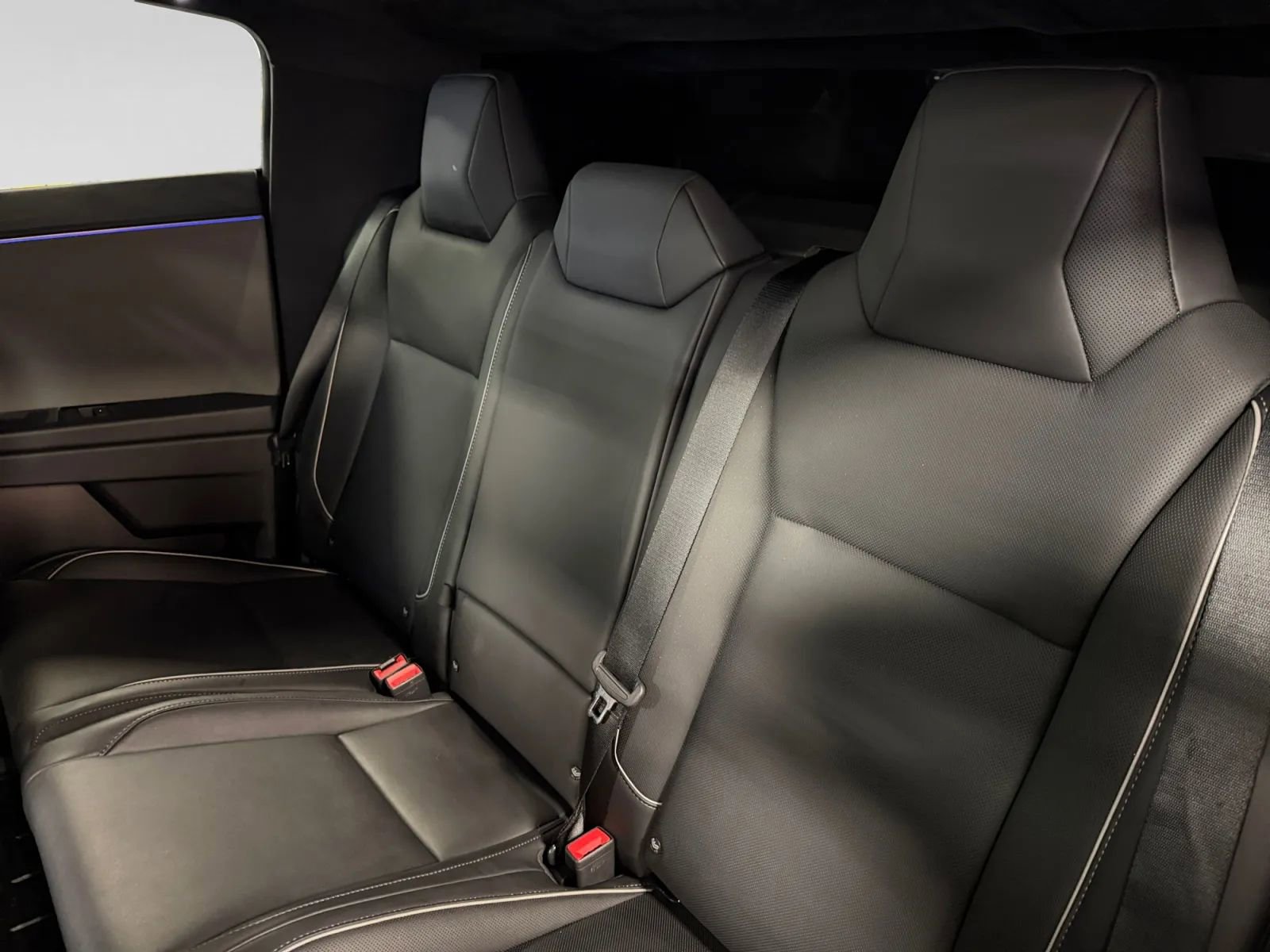 Used 2025 Tesla Cybertruck AWD Crew Cab image 20