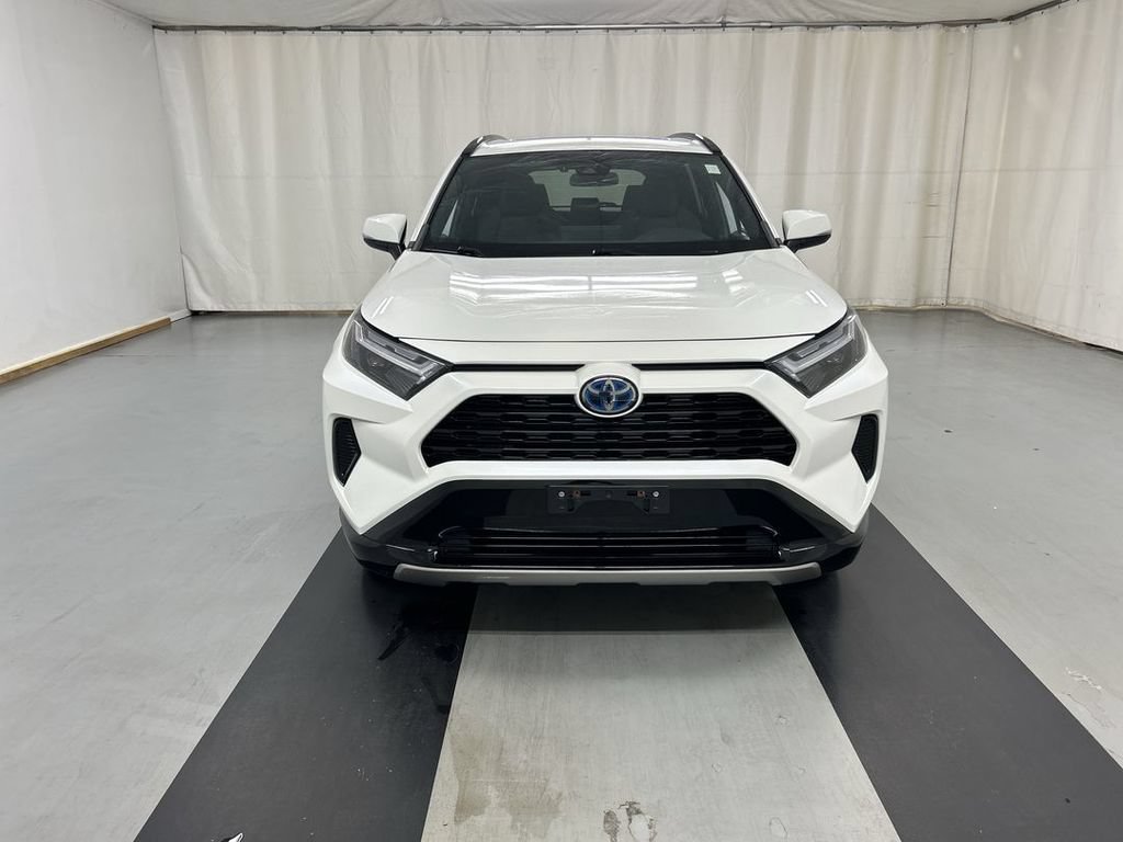 Used 2022 Toyota RAV4 SE w/ Convenience Package AWD/4WD image 3