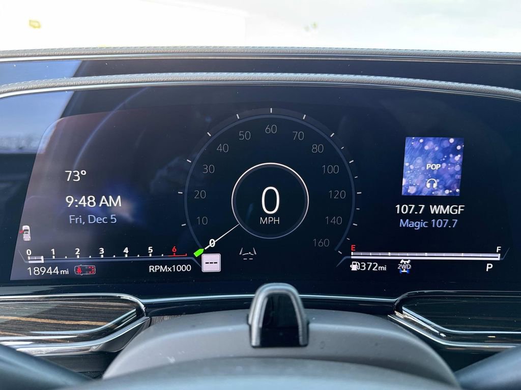 Certified 2022 Cadillac Escalade ESV Premium Luxury w/ Performance Package image 27