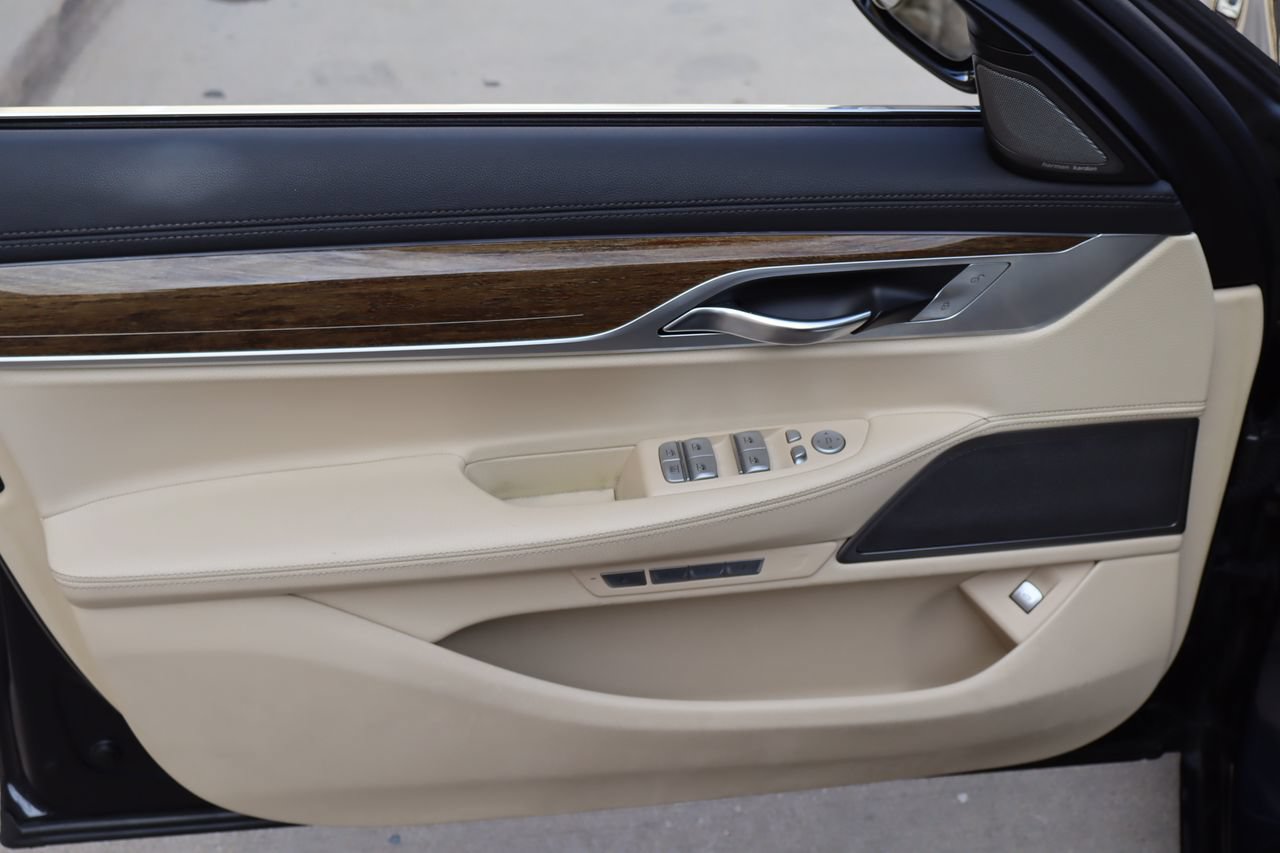 Used 2018 BMW 740i RWD image 19