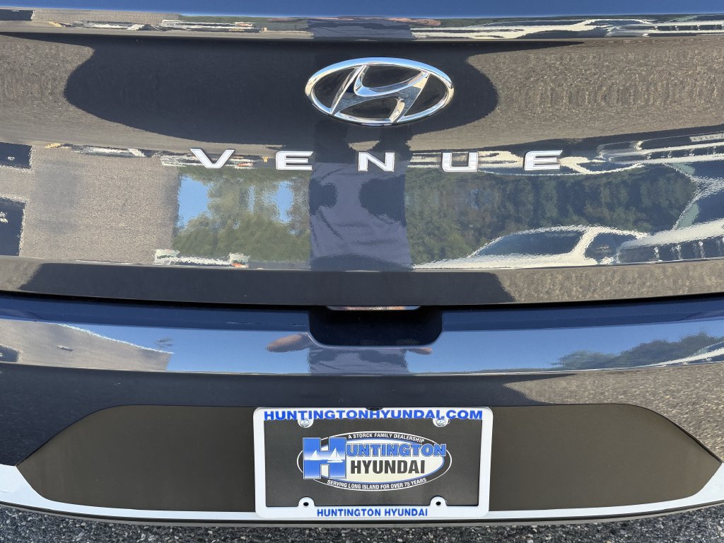 Certified 2023 Hyundai Venue Limited FWD image 33