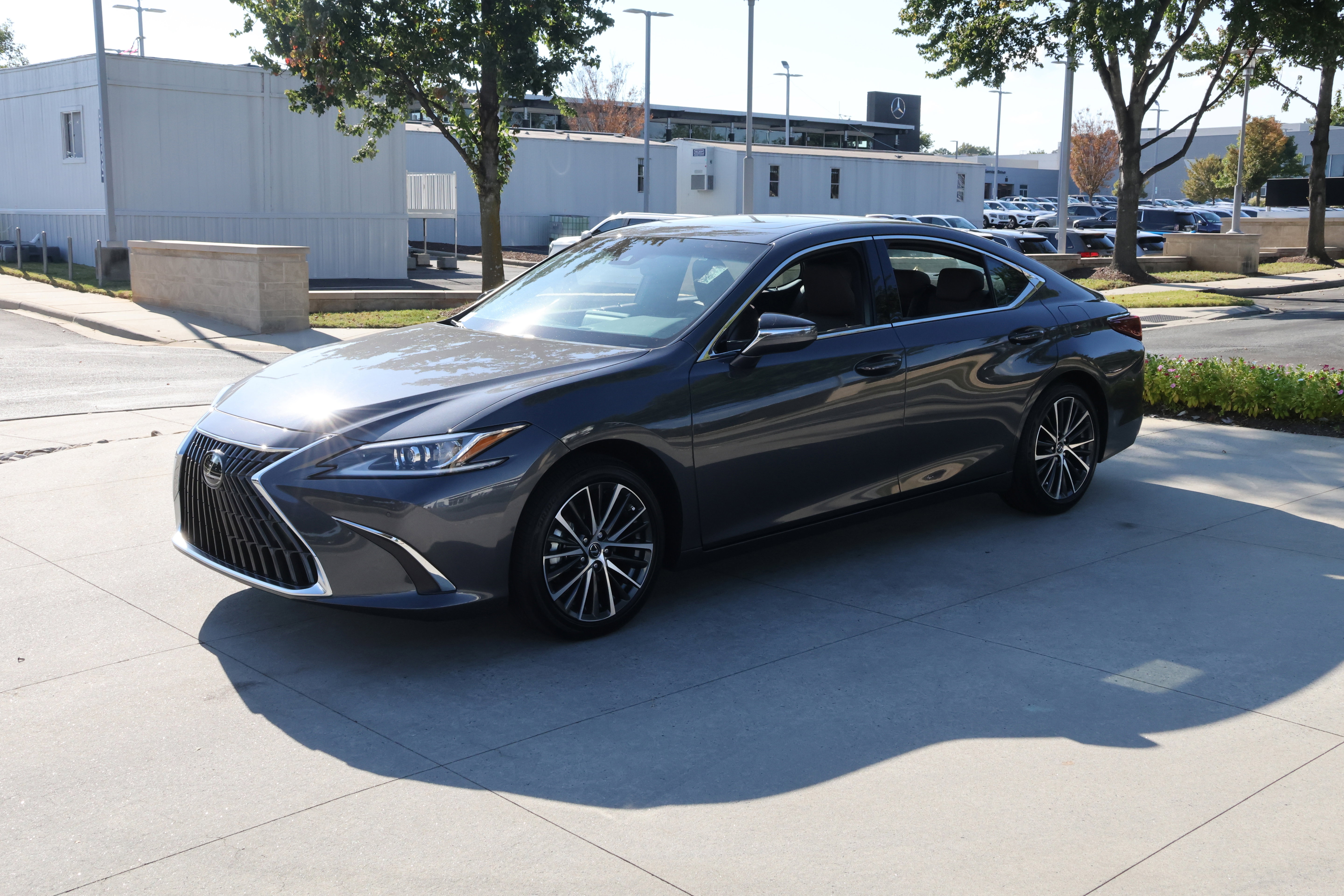 Used 2025 Lexus ES 350 w/ Premium Package image 5