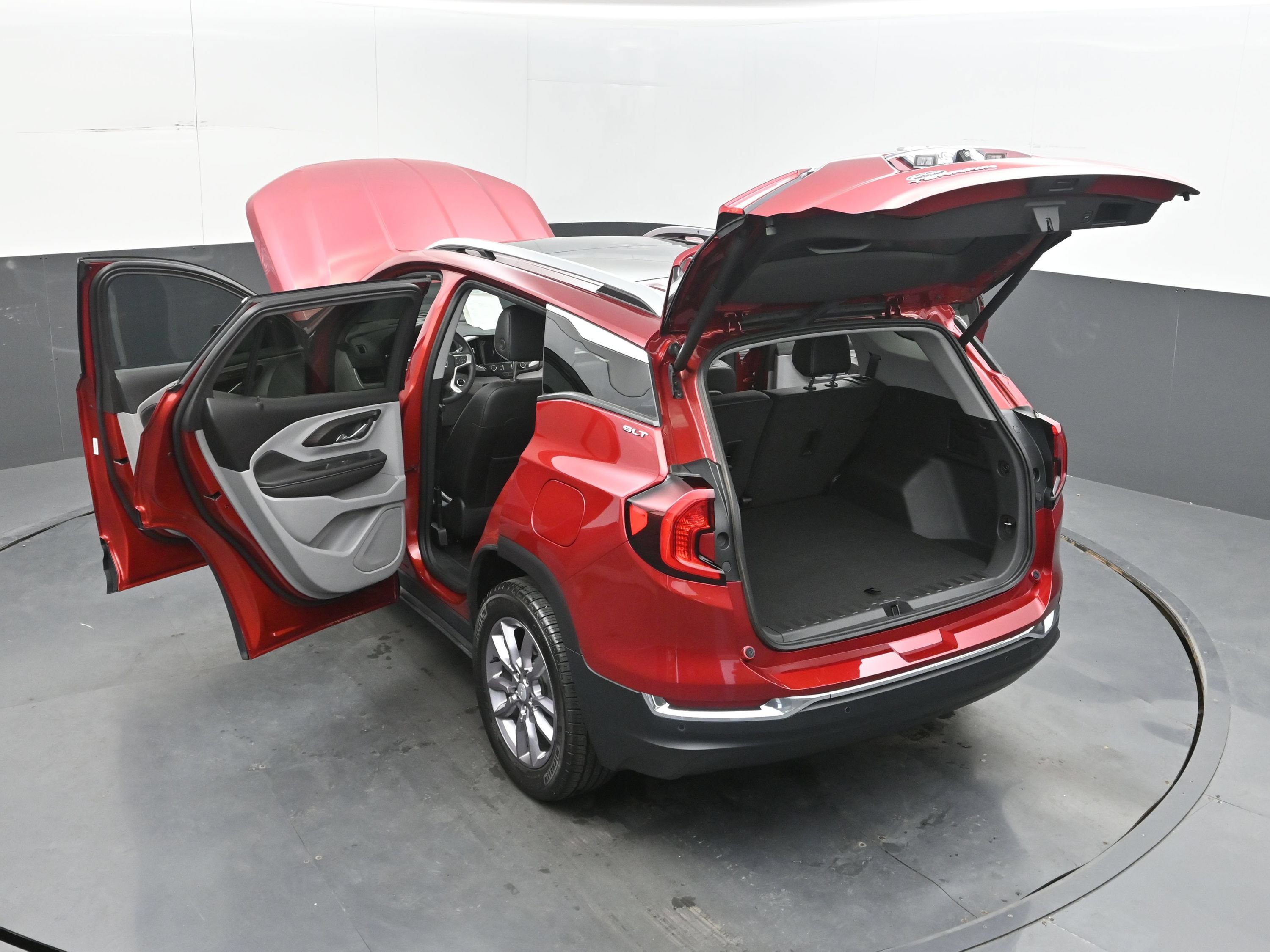 Used 2023 GMC Terrain SLT w/ Tech Package FWD image 45