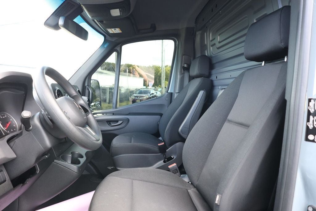 Used 2024 Mercedes-Benz Sprinter 3500 image 19