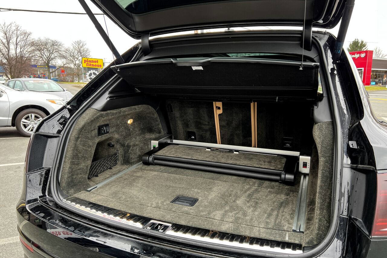 Used 2017 Bentley Bentayga image 17