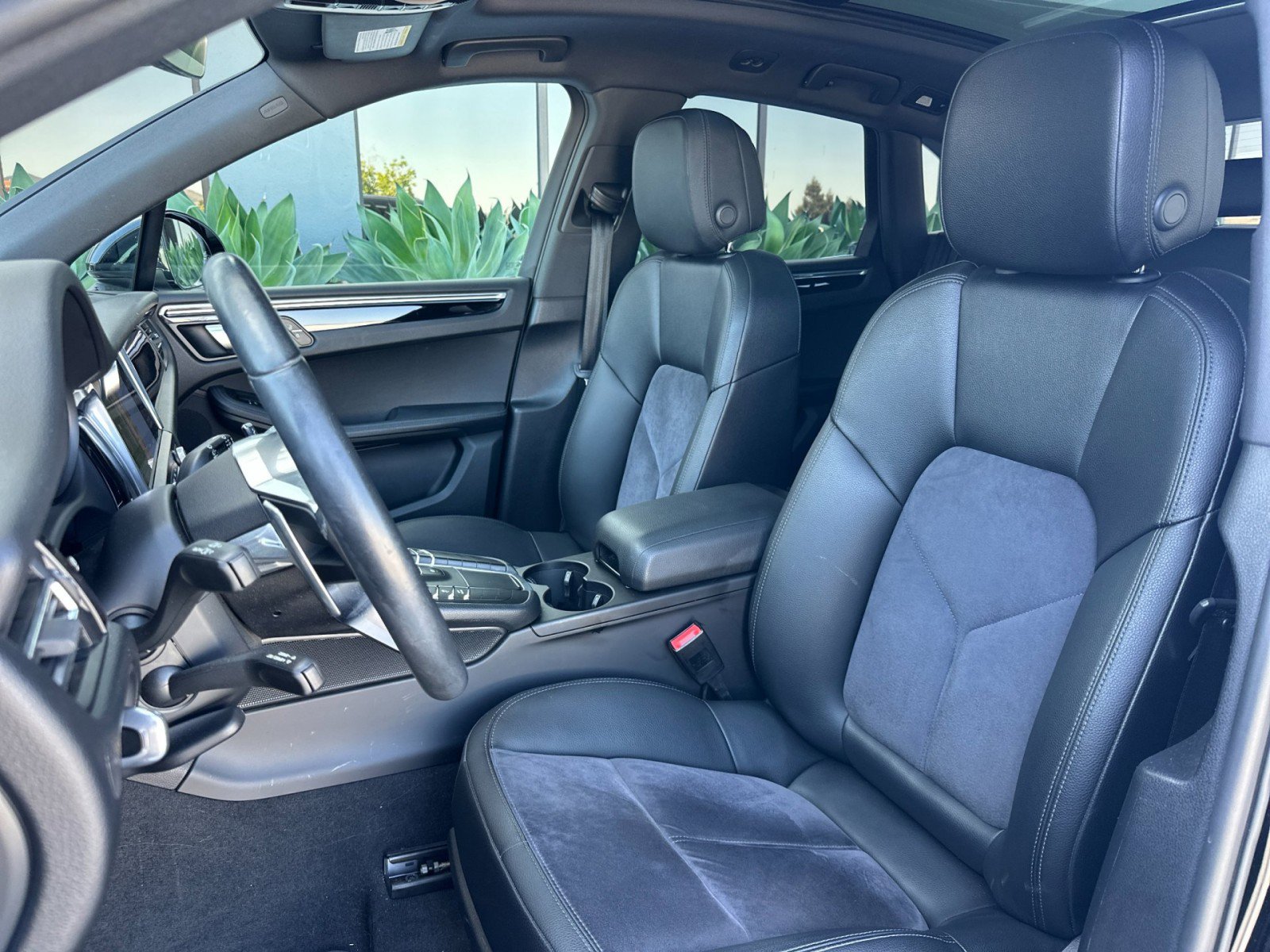 Certified 2021 Porsche Macan AWD/4WD image 5