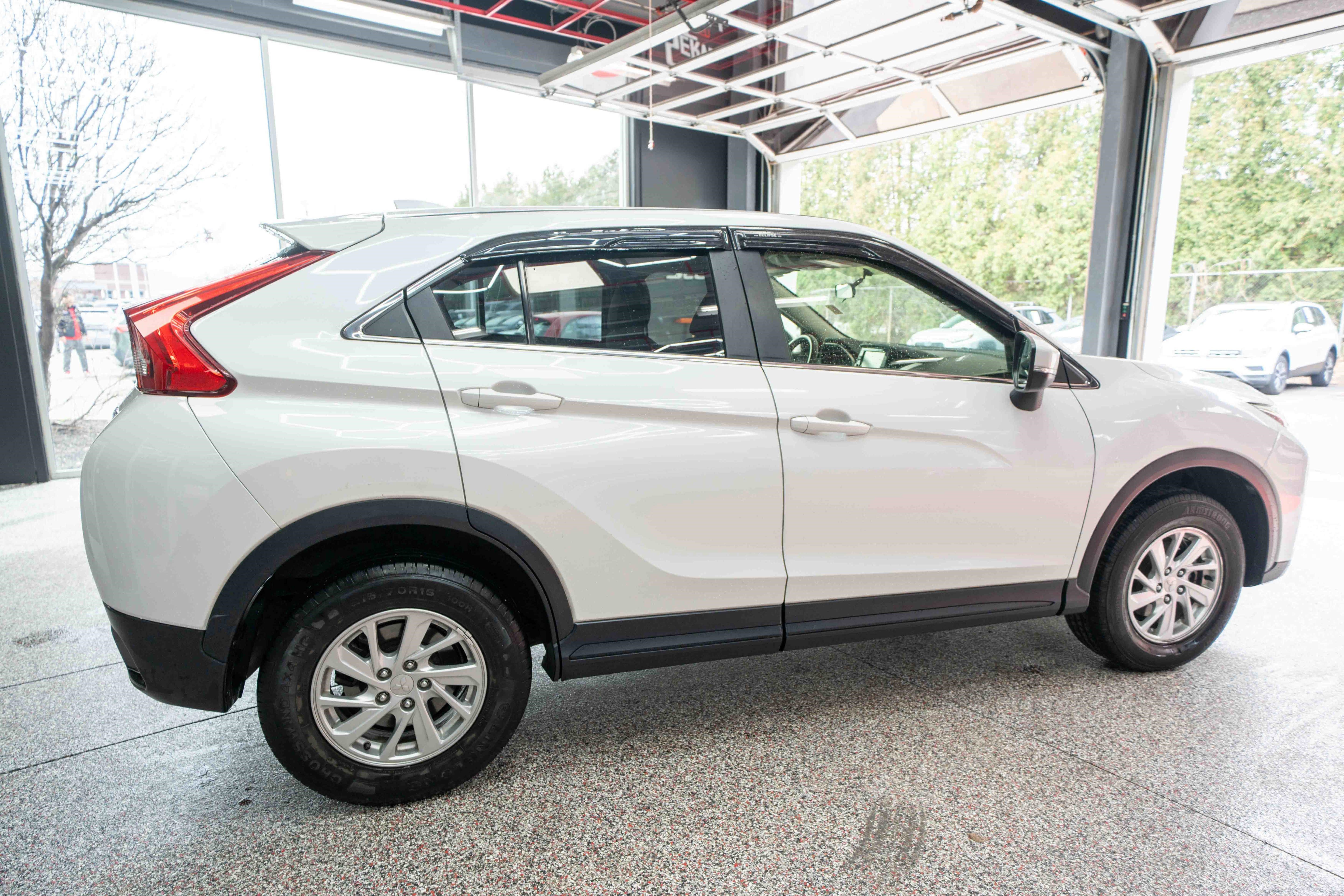 Used 2019 Mitsubishi Eclipse Cross ES image 4