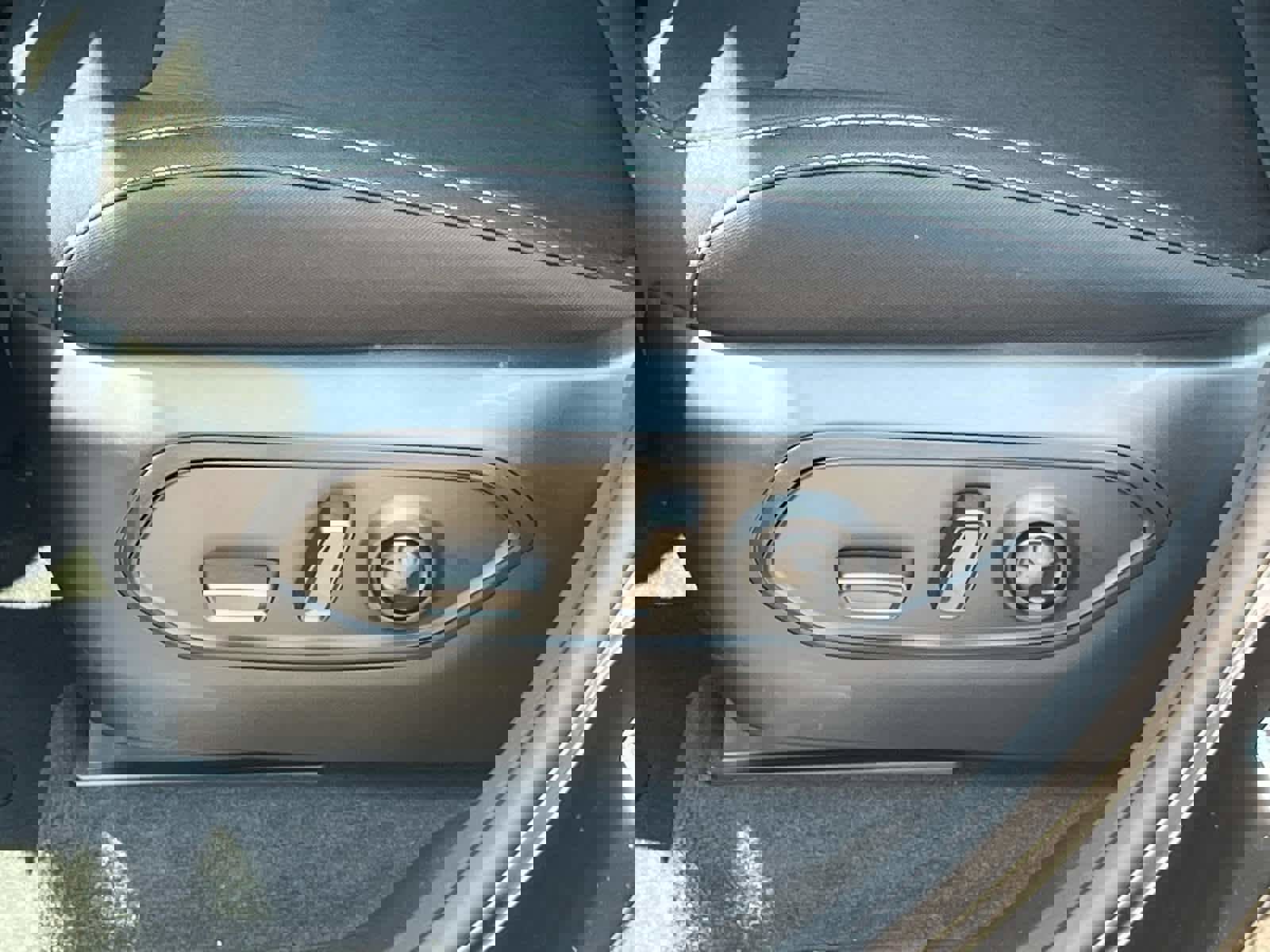 New 2025 Jeep Grand Cherokee Laredo w/ Luxury Tech Group I image 25