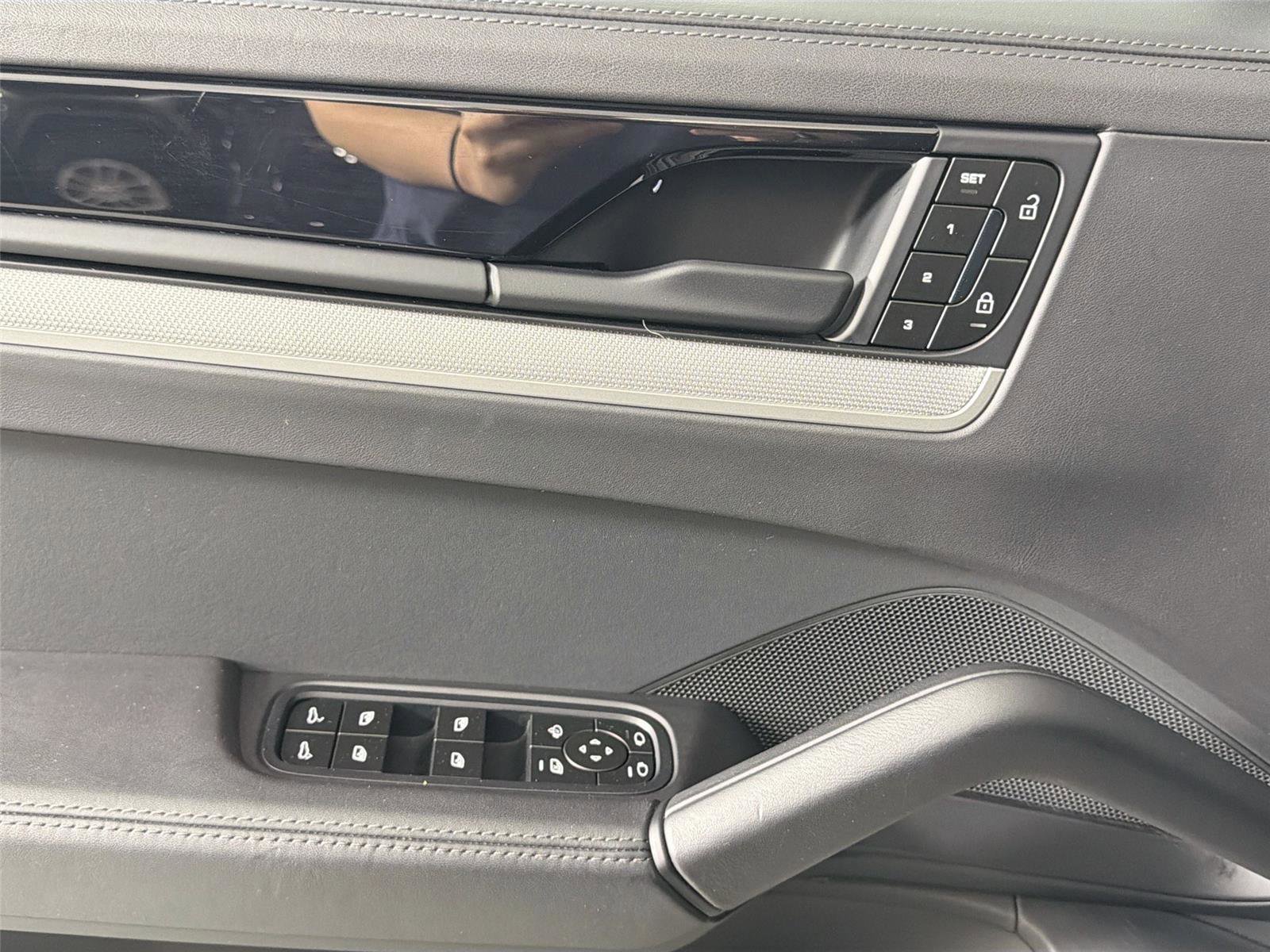 Certified 2024 Porsche Cayenne GTS AWD/4WD image 30