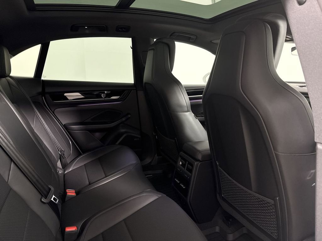 Used 2025 Porsche Macan Electric RWD image 26