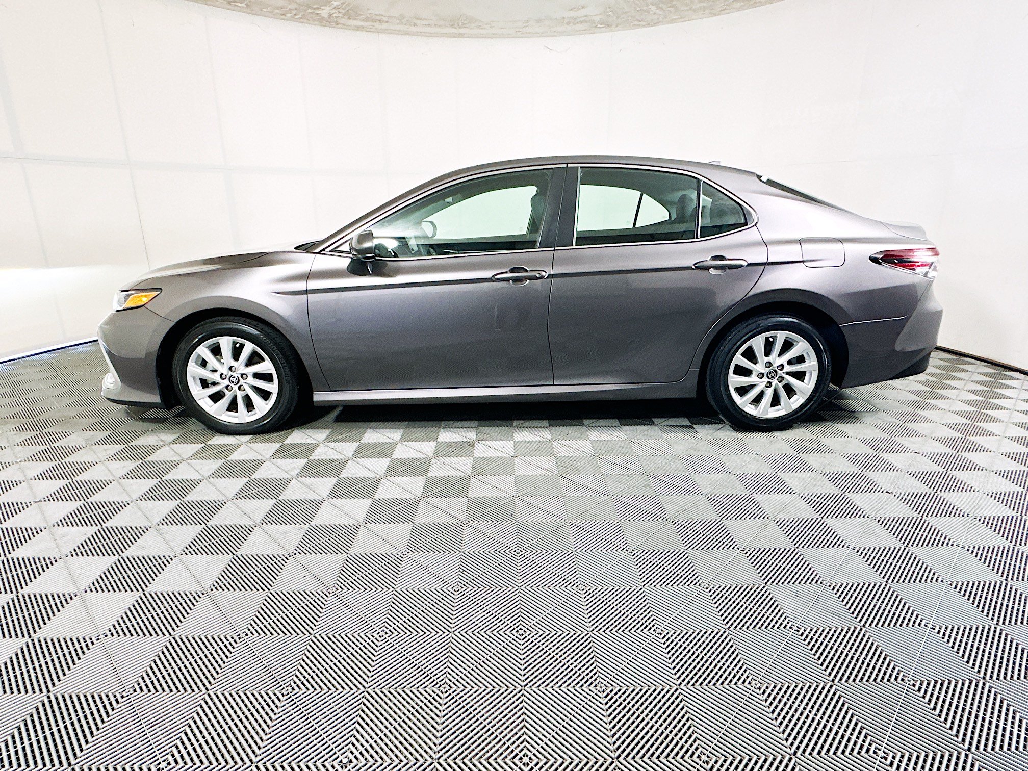 Used 2023 Toyota Camry LE FWD image 6