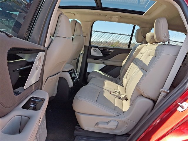 Used 2020 Lincoln Aviator Reserve w/ Equipment Group 202A image 10
