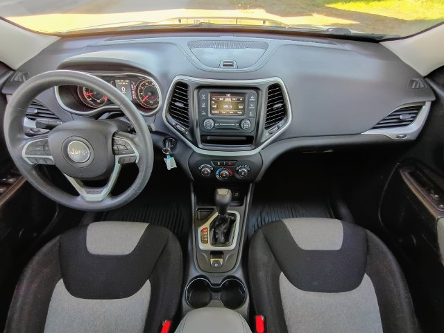 Used 2014 Jeep Cherokee Sport FWD image 34