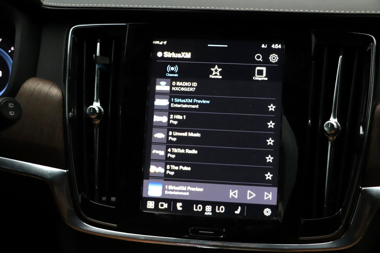 Used 2023 Volvo V90 B6 Cross Country Ultimate w/ Climate Package image 32