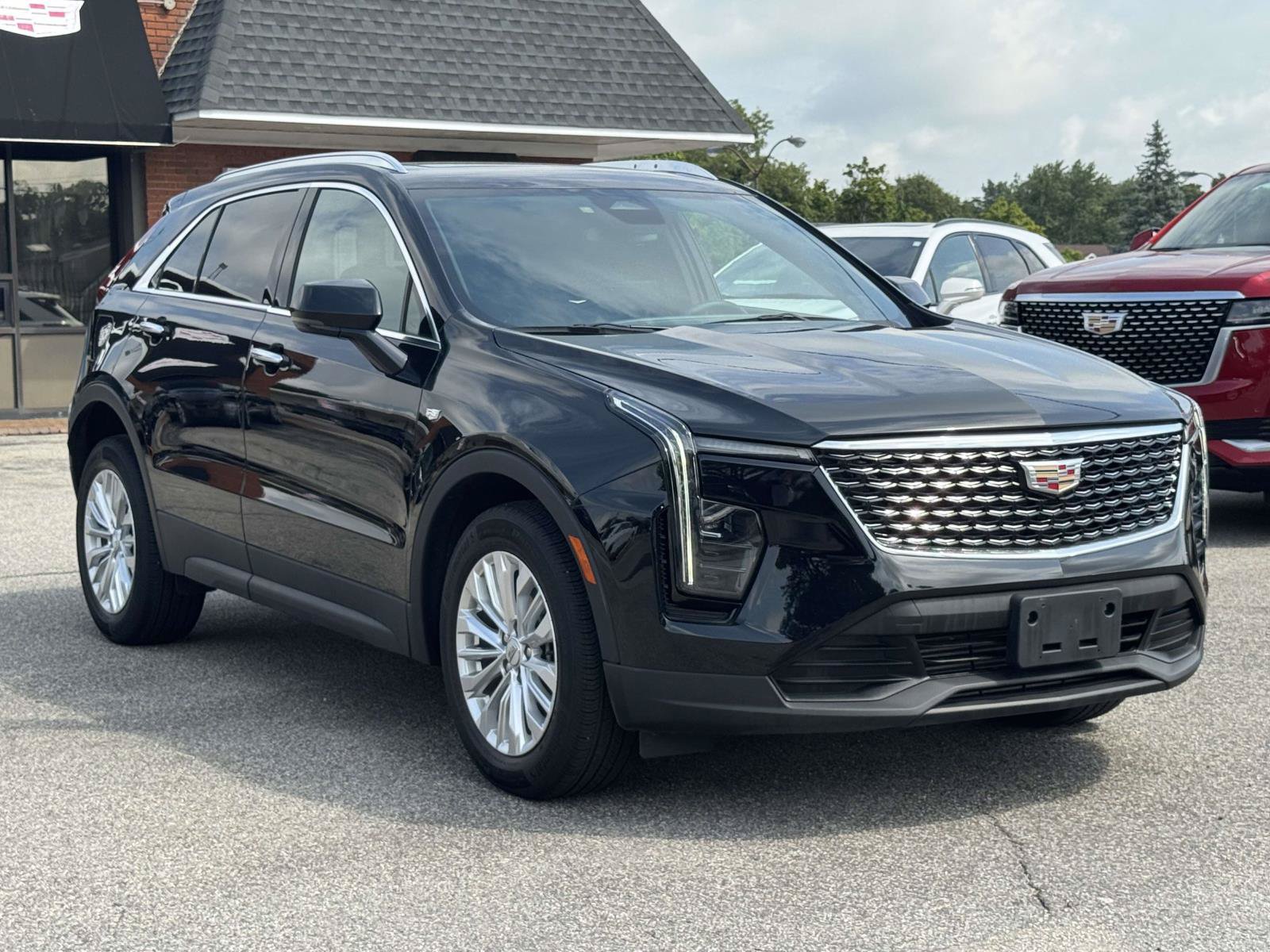 Certified 2024 Cadillac XT4 Luxury w/ Cold Weather Package AWD/4WD image 4
