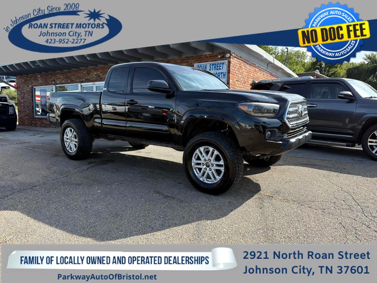 Used 2017 Toyota Tacoma SR image 1