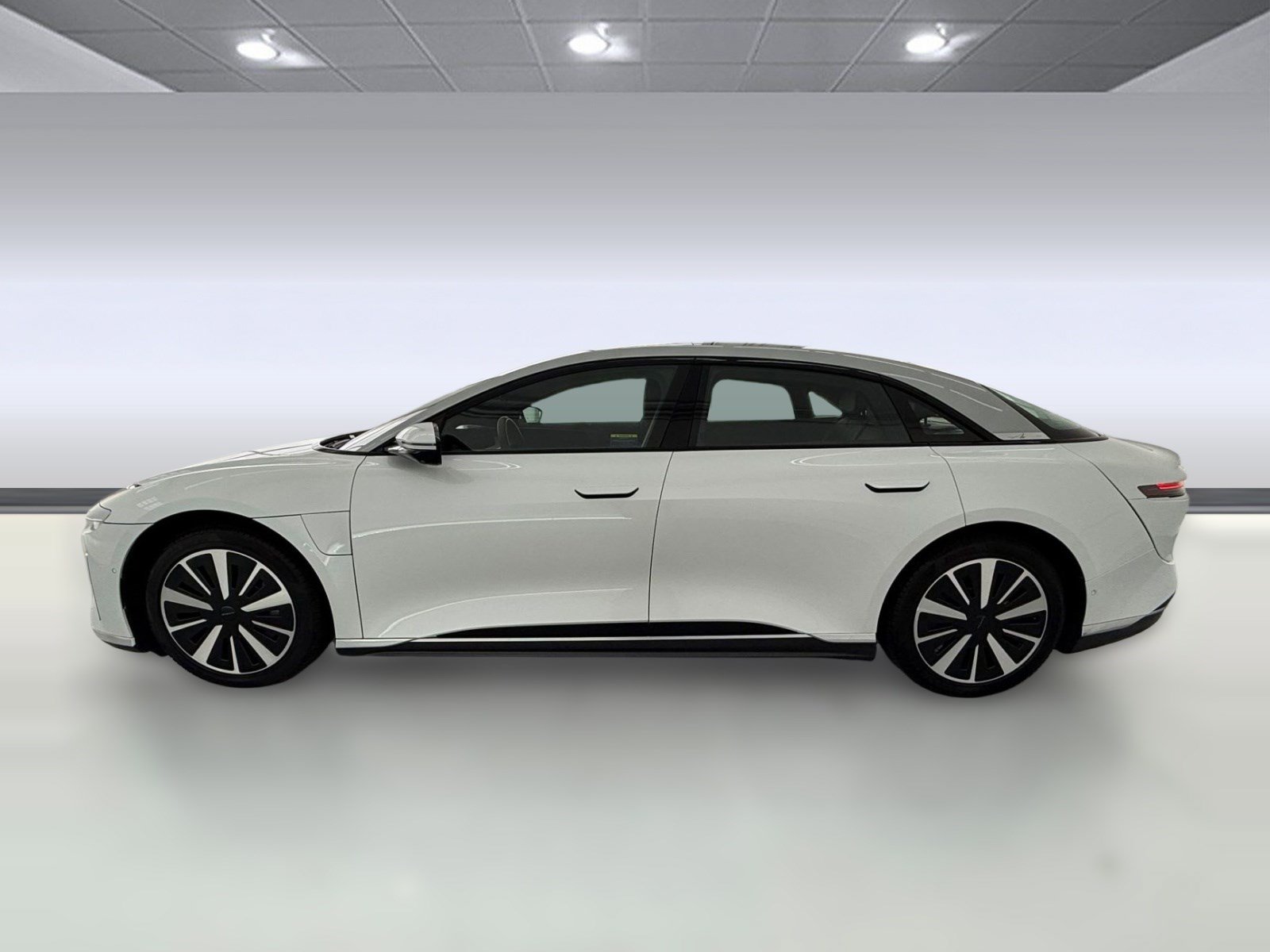 Used 2025 Lucid Air Touring AWD/4WD image 2
