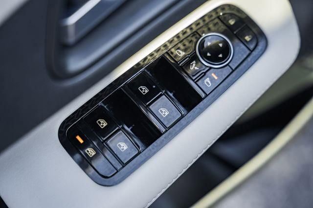 Used 2023 Nissan Ariya AWD image 38