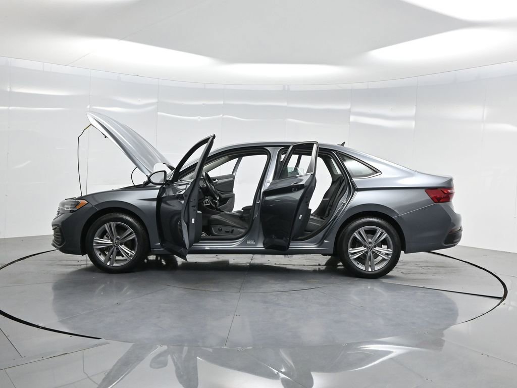 Used 2022 Volkswagen Jetta SE image 56