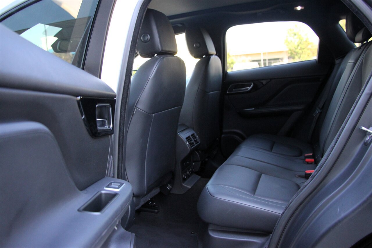Used 2018 Jaguar F-PACE Premium image 14