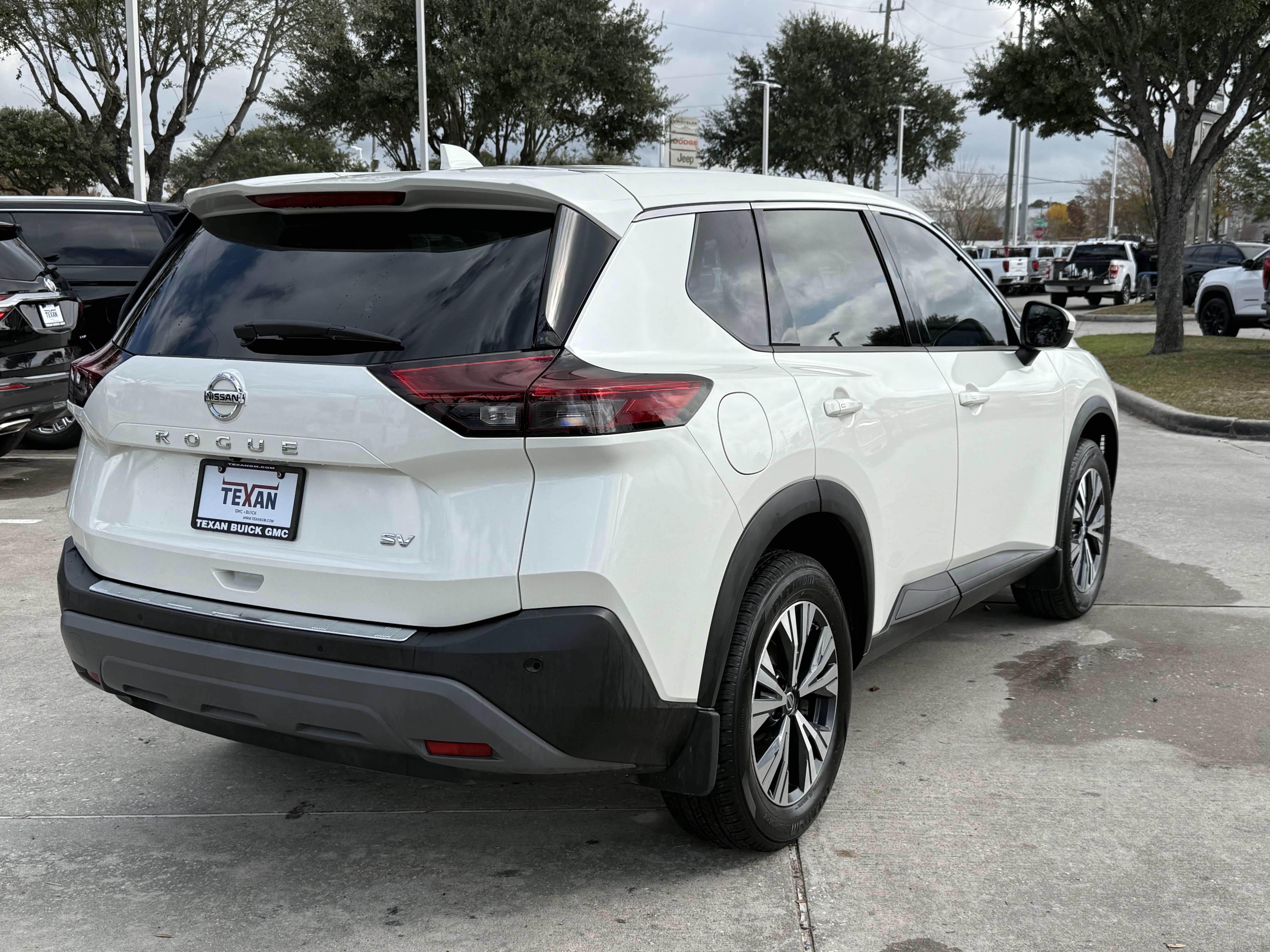 Used 2021 Nissan Rogue SV image 5