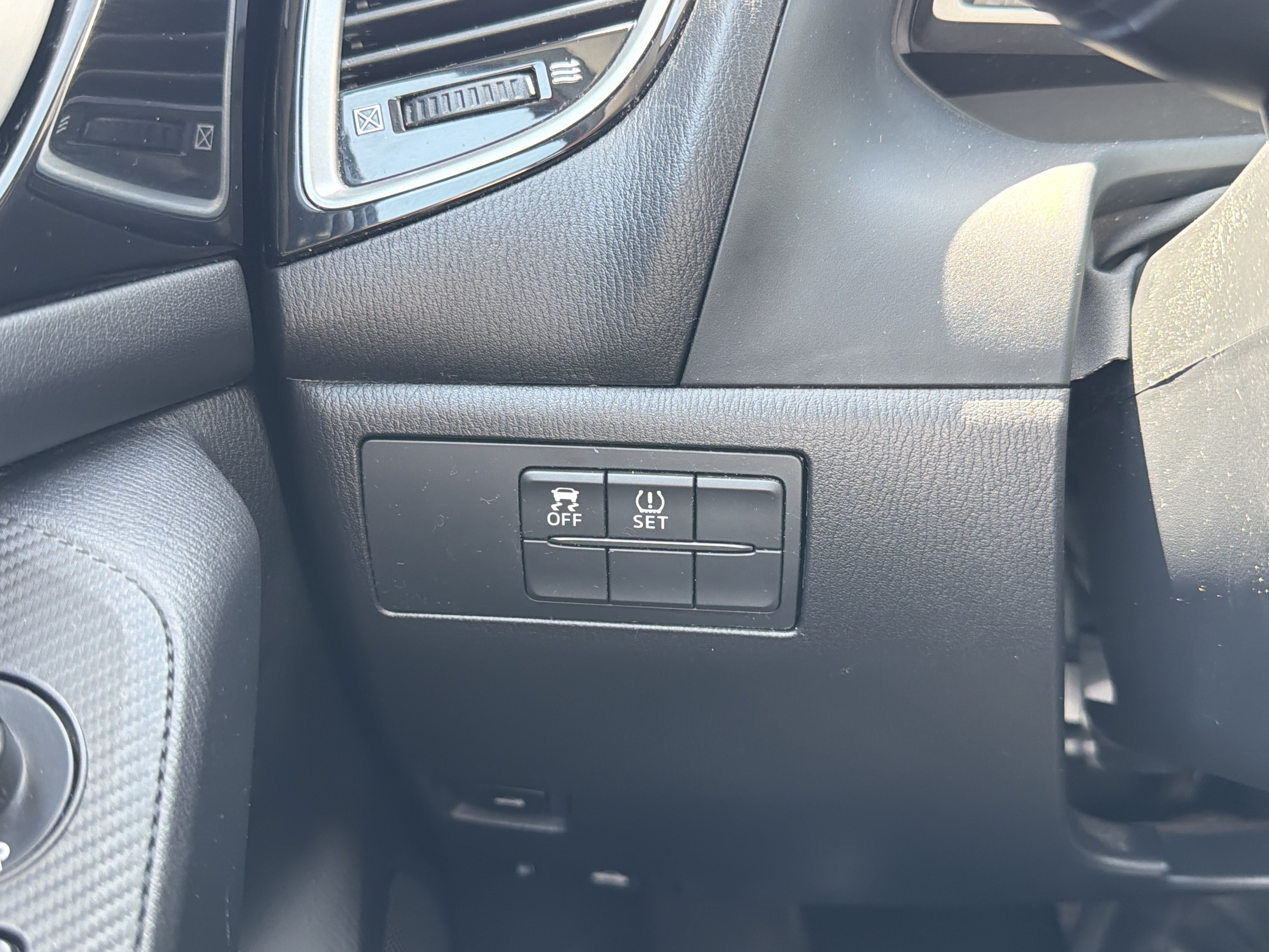 Used 2014 MAZDA MAZDA3 i Sport FWD image 28