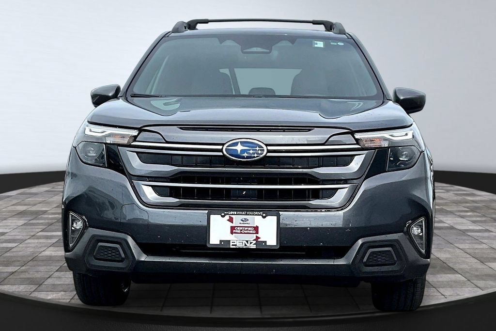 Used 2025 Subaru Forester Premium AWD/4WD image 2