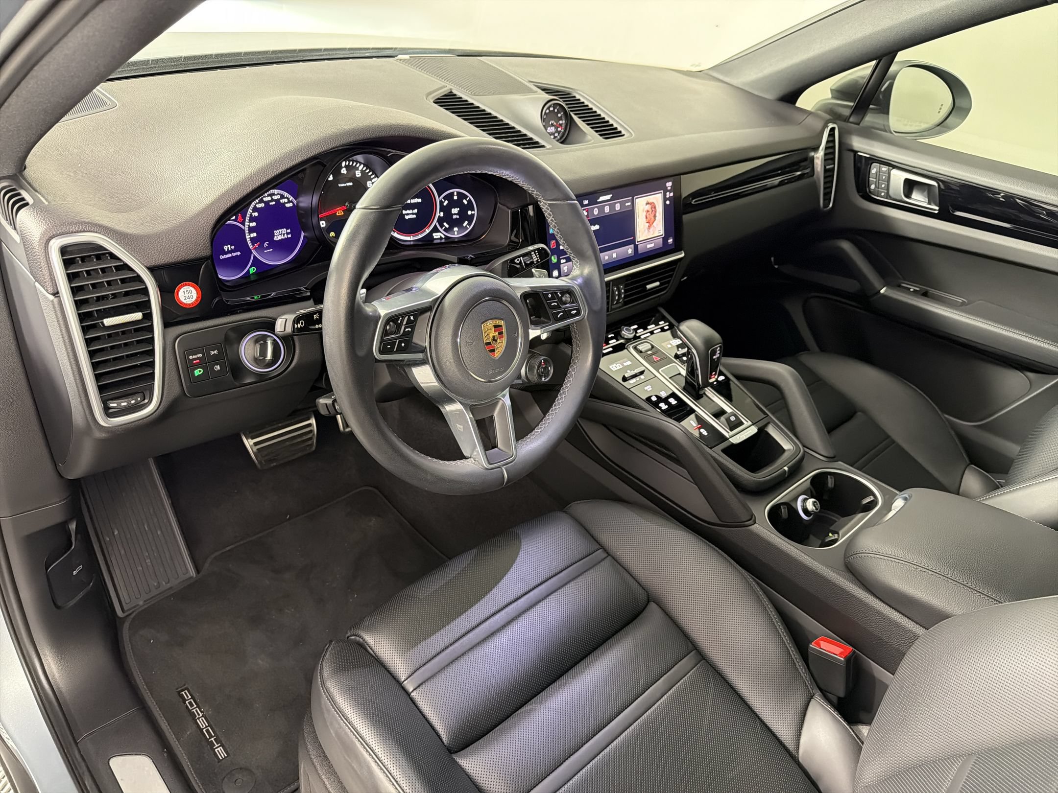Certified 2023 Porsche Cayenne Coupe AWD/4WD image 4