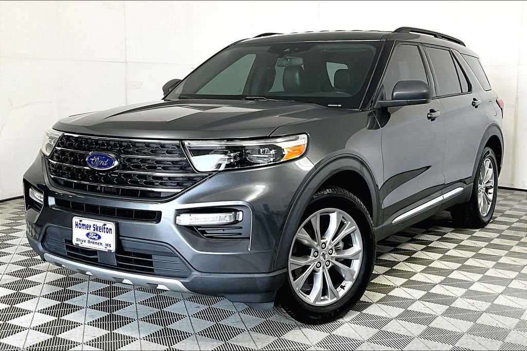 Used 2020 Ford Explorer XLT w/ Equipment Group 202A image 2
