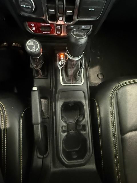 Used 2022 Jeep Wrangler Unlimited Rubicon w/ Cold Weather Group AWD/4WD image 14