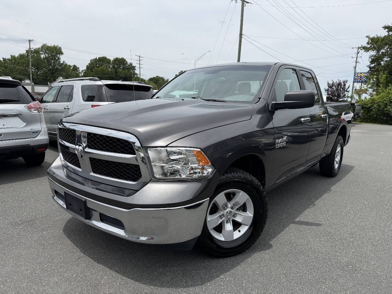 Used 2017 RAM 1500 Classic SLT AWD/4WD image 1