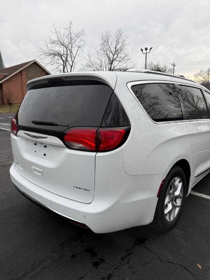 Used 2020 Chrysler Pacifica Limited image 4