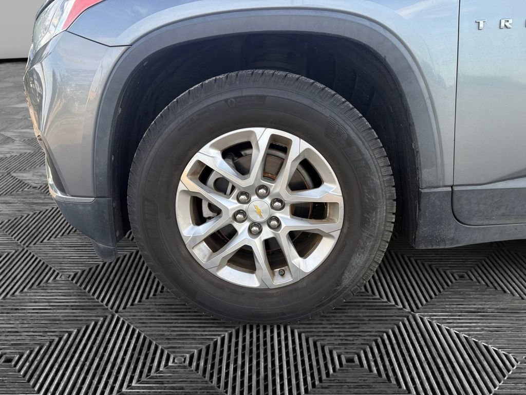 Used 2018 Chevrolet Traverse LT FWD image 9