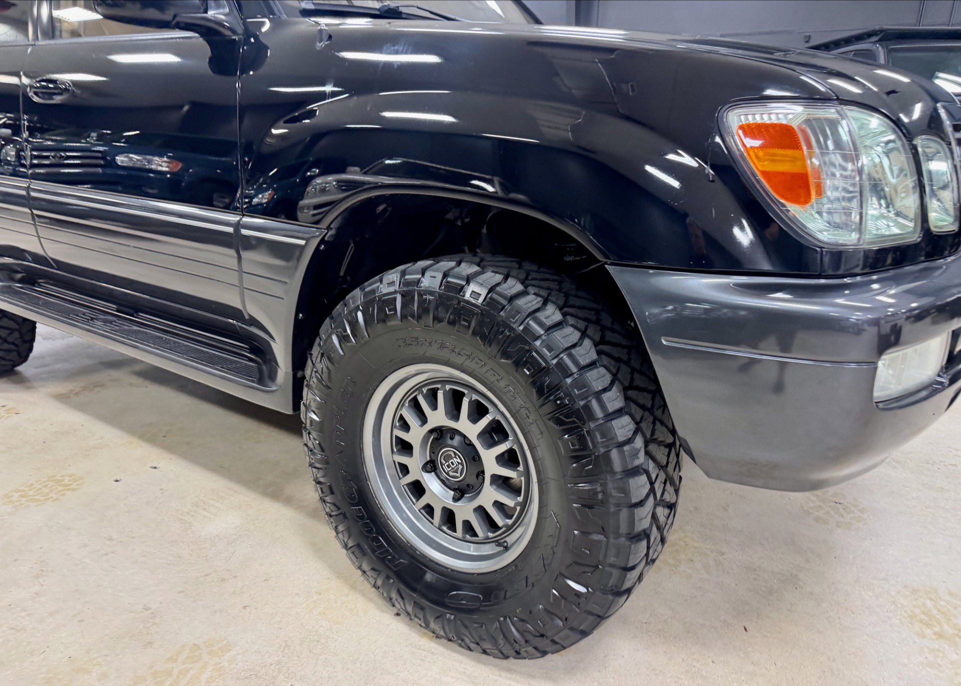 Used 2003 Lexus LX 470 4WD image 8