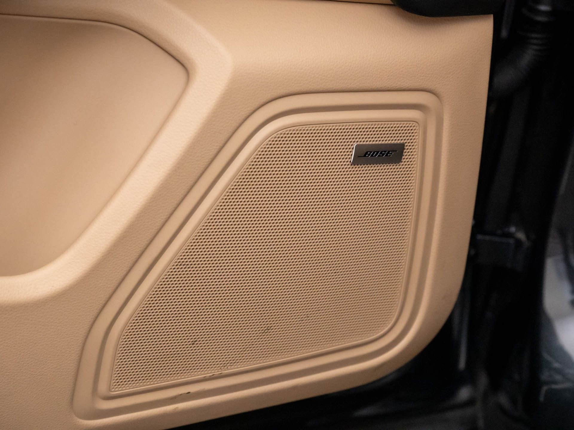 Certified 2025 Porsche Macan image 13