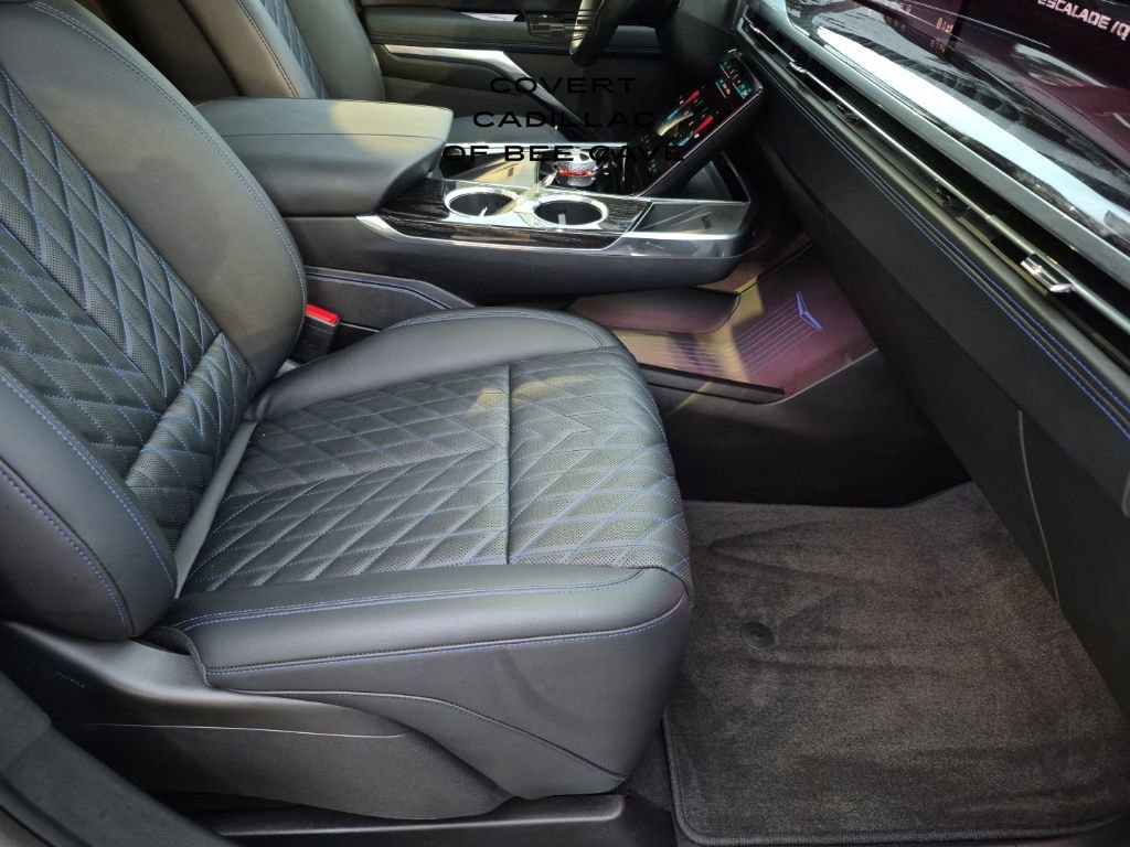 Used 2025 Cadillac Escalade IQ Sport 1 w/ Smart Trailering package image 19