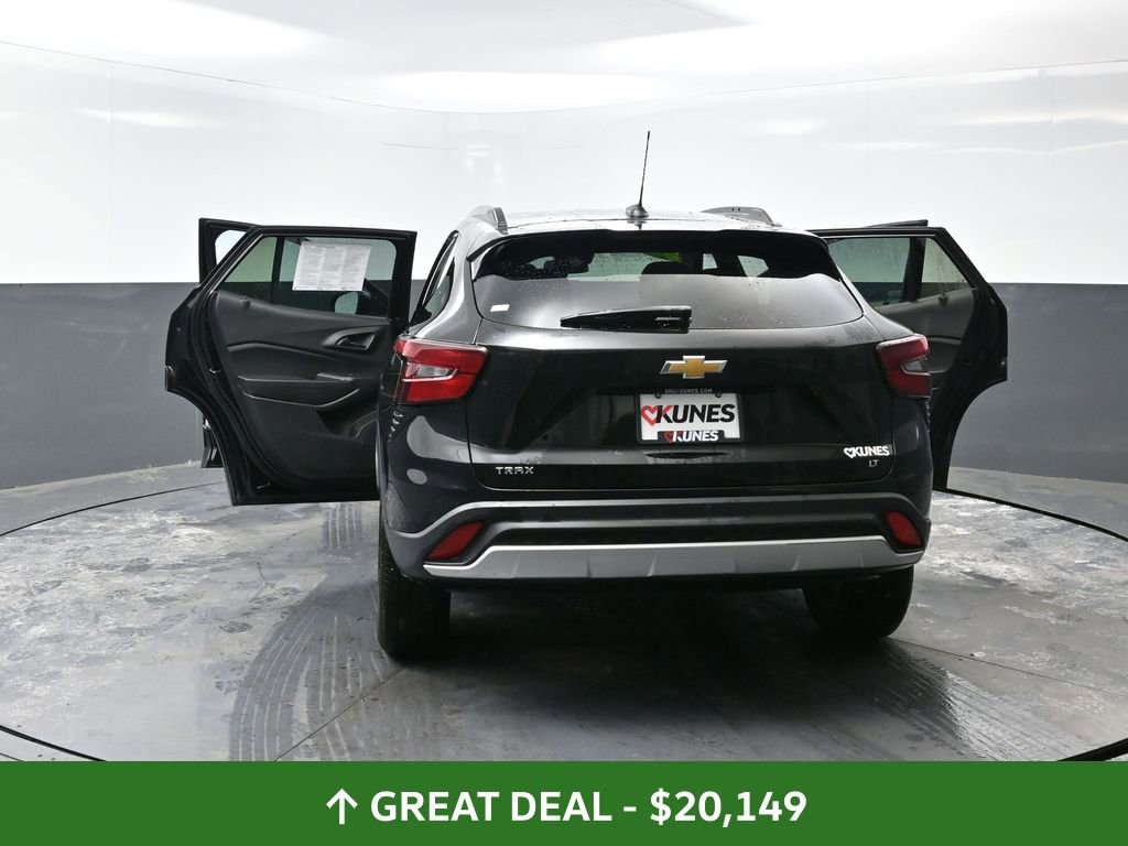 Used 2025 Chevrolet Trax LT image 61